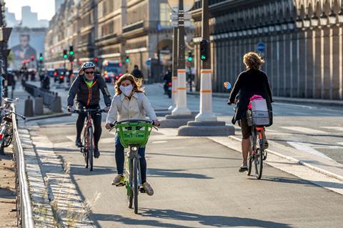 Paris cyclists in masks 